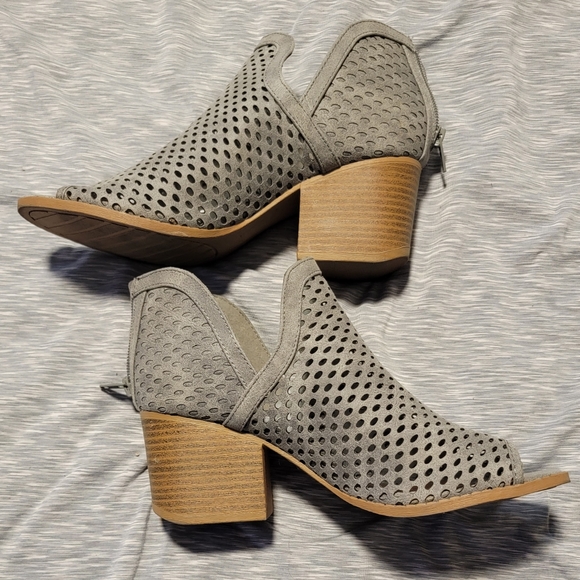 Booties size 8 grey - Picture 1 of 2